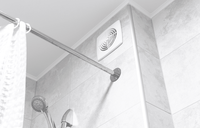 Ventilatiesysteem aanzetten in de badkamer.